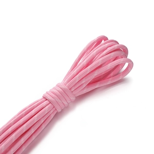 Nahaufnahme der rosa 5mm Polyesterkordel mit weißem Punktmuster für DIY-Bastelarbeiten