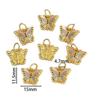 Vue détaillée de pendentifs papillon colorés avec dimensions précises de 11,5 mm x 15 mm