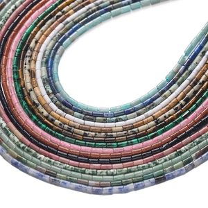 Vue détaillée de perles cylindriques en pierre naturelle 2x4mm pour création de bijoux
