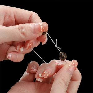 Dimostrazione dettagliata dell'alta elasticità del filo elastico 0,8 mm per perline