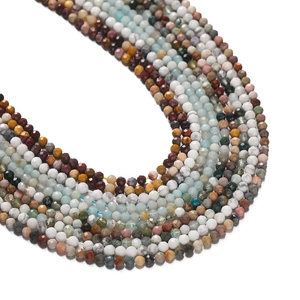 Gros plan de perles d'agate naturelle à facettes 2/3mm aux tons terreux pour bijoux DIY