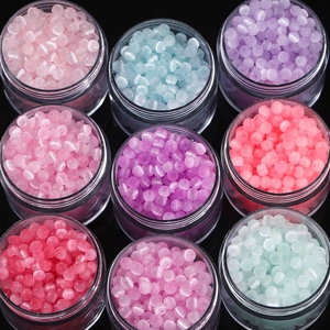 Neun verschiedene Farben von 4mm Katzenaugen-Glasperlen in Boxen für DIY-Schmuckherstellung