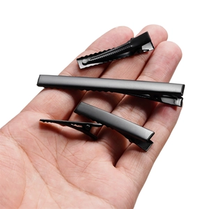 Tre dimensioni di fermagli per capelli a becco d'anatra in metallo nero opaco
