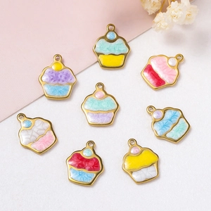 Détails de breloques cupcake colorées avec bords dorés et émail pailleté pour bijoux DIY