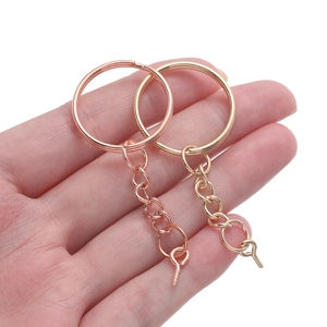 Handgehaltene 25mm Schlüsselanhänger-Sets in Roségold und Gold mit Kette und Ösenschraube