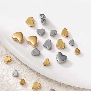 Goldene und silberne Herzperlen aus Edelstahl für DIY-Schmuckherstellung und Design