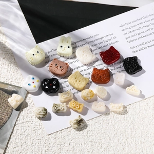 Schattige hars kattenkralen in diverse kleuren voor DIY telefoonhoesjes en sieraden
