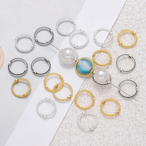 Vue macro de cadres de perles en alliage or et argent avec doubles trous pour bijoux