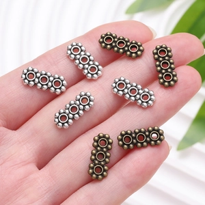 Vue détaillée des perles d'espacement flocon de neige en alliage pour création de bijoux