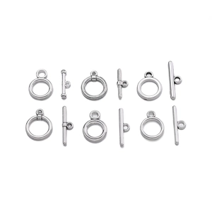 Vue détaillée de 6 paires de fermoirs à bascule OT en argent poli pour créer des bijoux