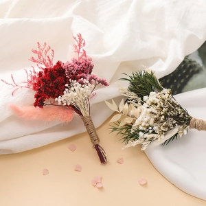 Detail of mini dried flower bouquets with baby's breath and natural jute rope wrapping