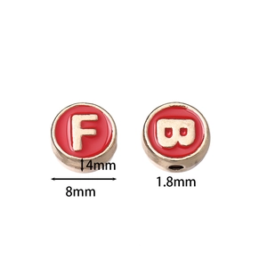 Cuentas de alfabeto en esmalte rojo y aleación dorada de 8 mm para joyería