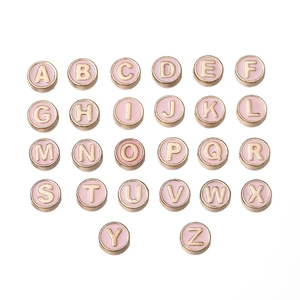 Detalle de 26 dijes redondos de esmalte rosa y aleación dorada para creación de joyas DIY