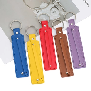 Porte-clés en Cuir PU Simple Pour Hommes Femmes Anneau de Clé en Métal Alliage Longue Sangle Couleur Unie Couture Rivet Pendentif Sac