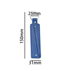 Porte-clés en cuir PU bleu avec anneau argenté et dimensions 150mm x 31mm