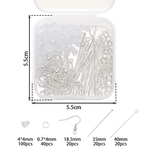 Detalle del kit de aretes DIY con ganchos y pines de 18K en caja de almacenamiento