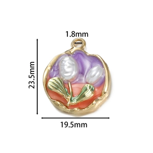 Colgante vintage de tulipán estilo óleo con marco dorado y flores nacaradas elegantes