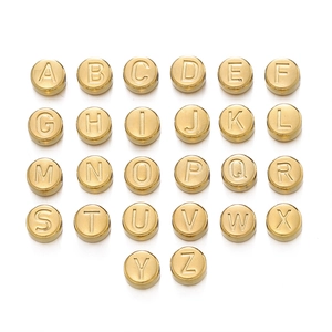 Détail de 26 perles de 7mm en acier inoxydable doré avec lettres gravées pour bijoux DIY