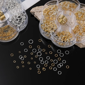 Σετ κοσμημάτων DIY με χρυσούς και ασημένιους κρίκους σε κουτί σε σχήμα λουλουδιού