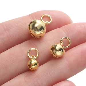 Drie maten gepolijste gouden metalen bellen voor schaal bij het maken van DIY-sieraden