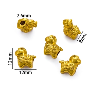 Detailansicht eines 12mm goldenen Sternzeichen Pferd Anhängers für DIY-Schmuck