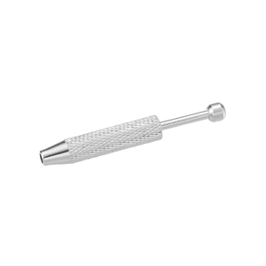 Détail de l'extracteur IC en aluminium argenté avec une texture moletée antidérapante