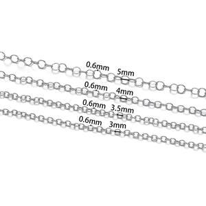 Dettaglio di catene a maglie in acciaio inossidabile da 0,6mm, misure 3mm-5mm