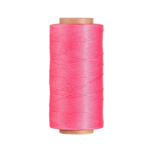 Primo piano di filo di poliestere cerato rosa fluorescente da 0,8 mm su anima di carta