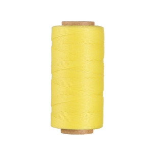 Dettaglio filo di poliestere cerato giallo 0,8mm per cucito a mano di pelle DIY