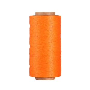 Dettaglio di filo di poliestere cerato arancione 0,8 mm per artigianato in pelle e cucito