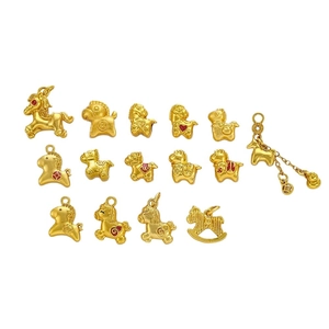 Goldene chinesische Sternzeichen-Pferdeanhänger mit Emaille-Details für DIY-Schmuck
