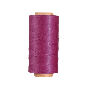 Dettaglio del cordoncino in poliestere cerato viola da 0,8 mm per cucito pelle e fai-da-te