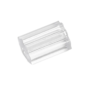Primer plano de cierres de silicona transparente para pendientes con textura estriada DIY