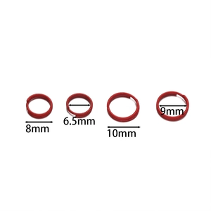Détail d'anneaux brisés en fer peint rouge en 8mm et 10mm pour la création de bijoux DIY