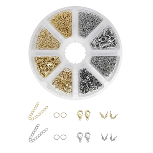 Detalle del kit de joyería de 8 compartimentos con cierres de langosta y anillas oro