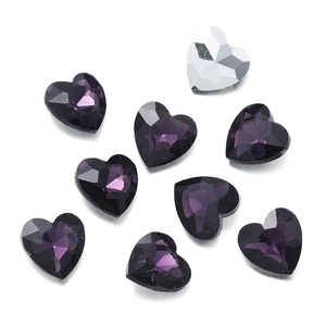 Macro di strass di cristallo viola a forma di cuore sfaccettato per artigianato e nail art