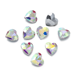 Macro di strass a cuore sfaccettati con finitura AB e effetto specchio argento