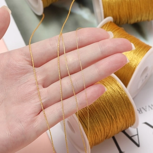 Tres tamaños de cordón de poliéster dorado metálico para tejer pulseras y collares DIY