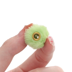 Pompón de piel sintética verde claro con anillo dorado para creación de joyas DIY