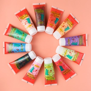 Disposición radial de 12 tubos de cola de crema de imitación 50ml para manualidades