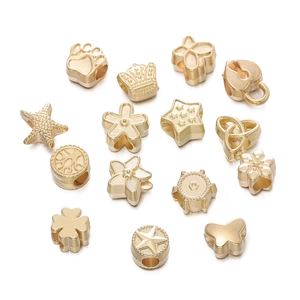 Détails de perles d'espacement CCB dorées mates en formes de couronne et cœur pour DIY
