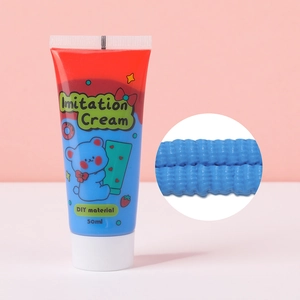 Detalle de 50ml de pegamento imitación crema azul para bricolaje con textura ondulada