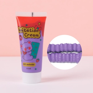 Vista detallada de pegamento de crema morado de 50ml para bricolaje con textura ondulada