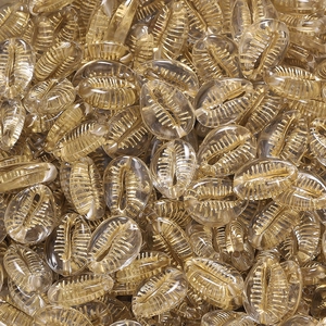 Makroaufnahme von vergoldeten Acryl-Muschelperlen für DIY-Schmuckherstellung Zubehör