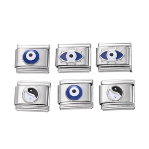 Détail de charms modulables 9x10mm en acier avec motifs œil bleu et yin yang pour bracelets