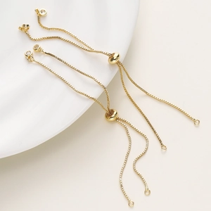 Cadena box ajustable bañada en oro de 18K con deslizador de silicona y circonitas