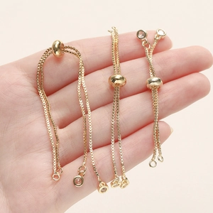 Cadena box ajustable chapada en oro de 18K con cuentas deslizantes y dijes de circón para joyas