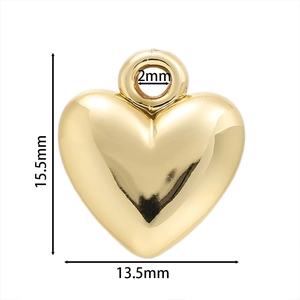 Dettaglio delle dimensioni del ciondolo a cuore dorato 3D con misure e diametro foro