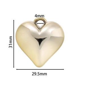 Ciondolo a cuore dorato lucido con dimensioni 31 mm altezza, 29,5 mm larghezza e foro 4 mm