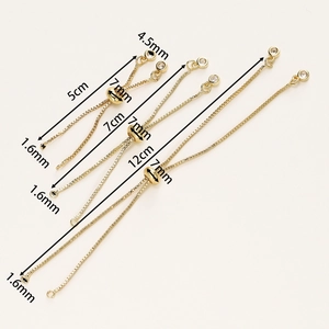 Detalle de cadenas tipo box ajustables bañadas en oro de 18K con control deslizante para joyas